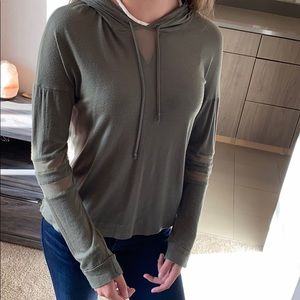 Army green light long sleeve 🌻3 for 20$